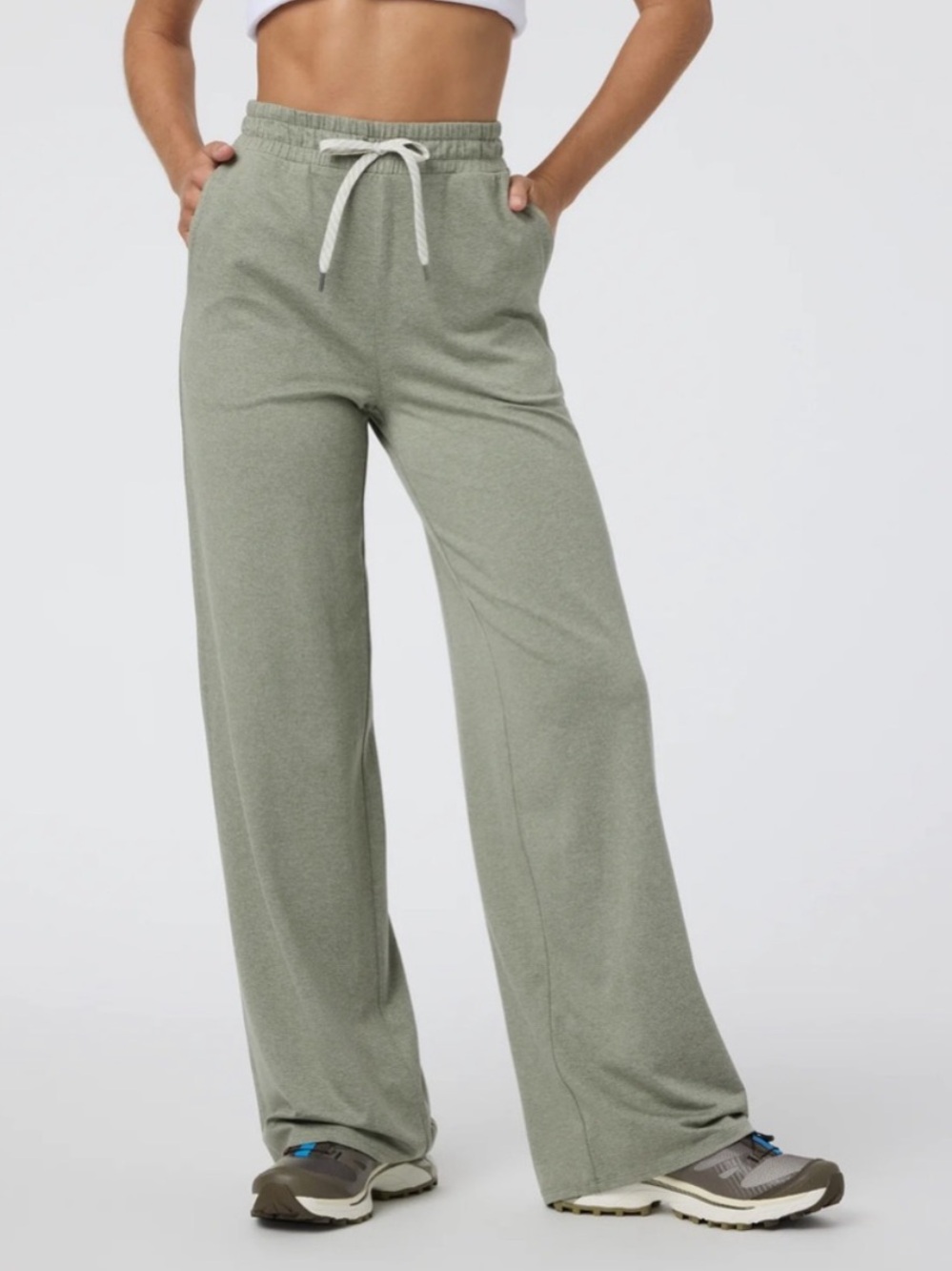 NWOT Vuori Halo Essential Wideleg Pant Athleisure Dreamknit Laurel Heather Green